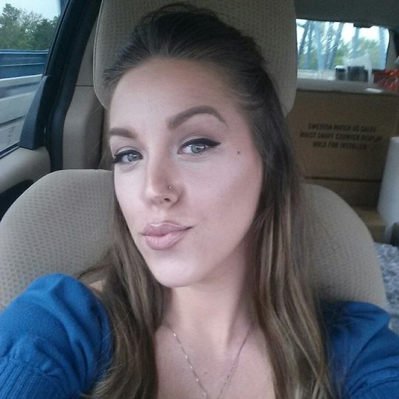 Meet your Posher, Lisa - Picture 1 of 1